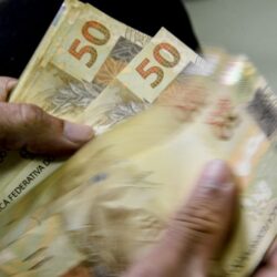 Rendimento médio da população brasileira sobe para R$ 3.367 e atinge o maior patamar da história