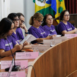Representante dos servidores TAE lê carta no Consuni e denuncia desrespeito à categoria durante debate no Conselho Universitário da UFC