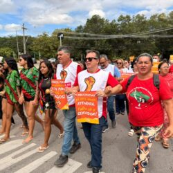 Servidores do Judiciário, MST e povo Pitaguary realizam ato em frente ao Palácio da Justiça