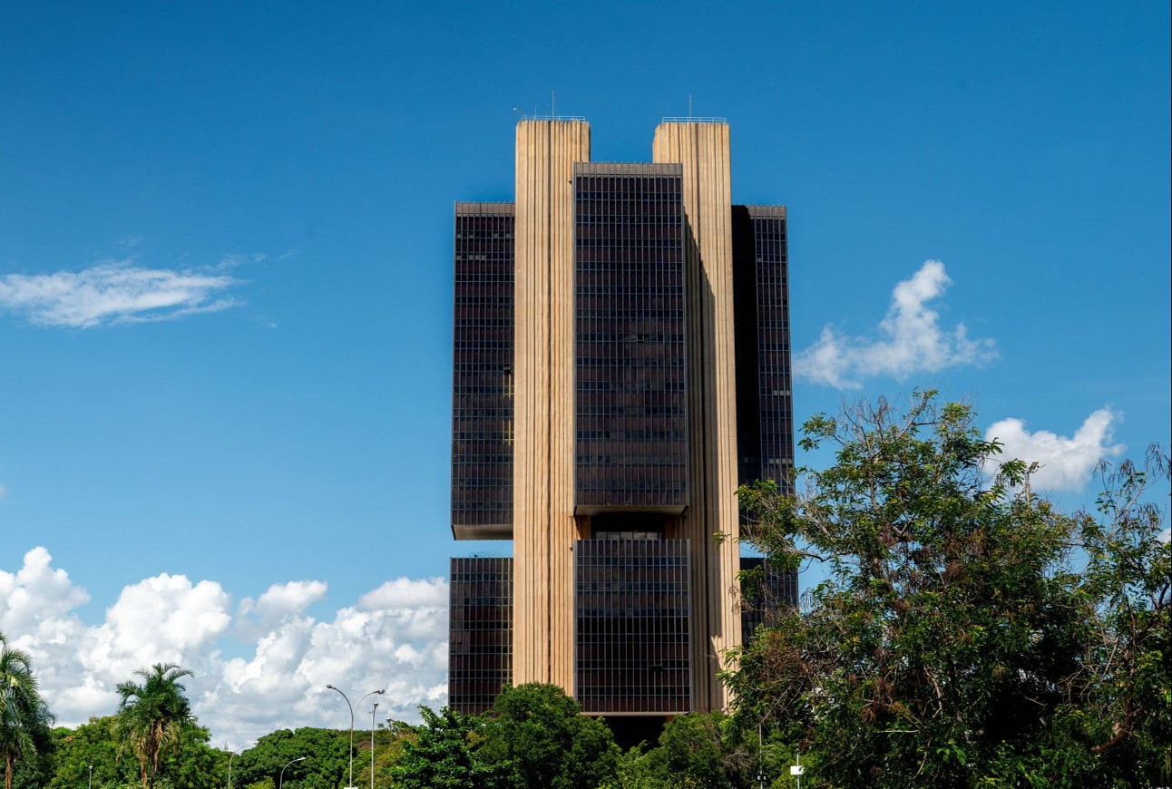 PEC 65/25: Banco Central à parte?