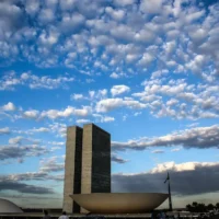 Congresso encurta semana por Copa, mas Alcolumbre marca reunião sobre PEC da 6×1 para quarta (1º)