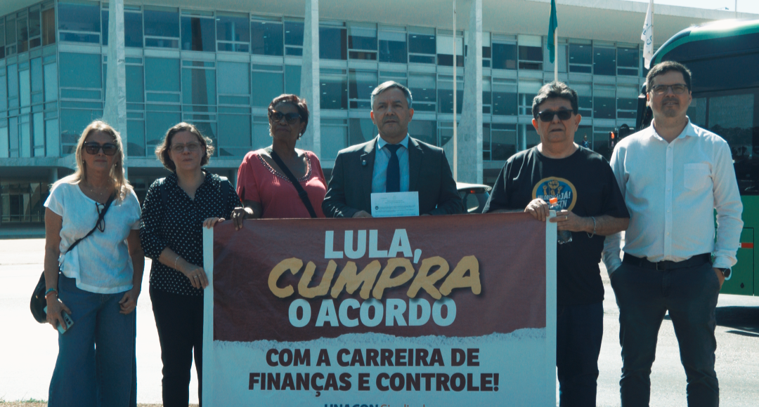 Unacon Sindical realiza ato em frente ao Palácio do Planalto e protocola representação contra ministra Esther Dweck por descumprimento do Acordo nº 41/2024
