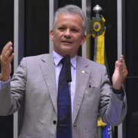 André Figueiredo amplia alcance da negociação coletiva no setor público