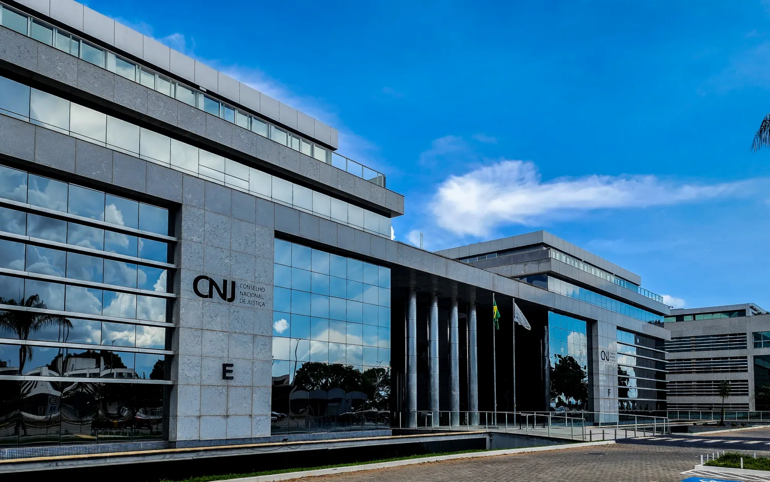 CNJ enterra aposentadoria compulsória como punição máxima para juízes e passa a prever demissão