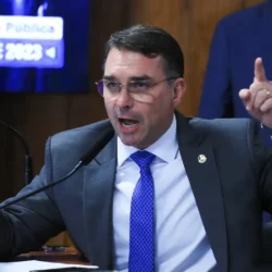 Programa de governo de Flávio Bolsonaro propõe transferir universidades federais para o MCTI