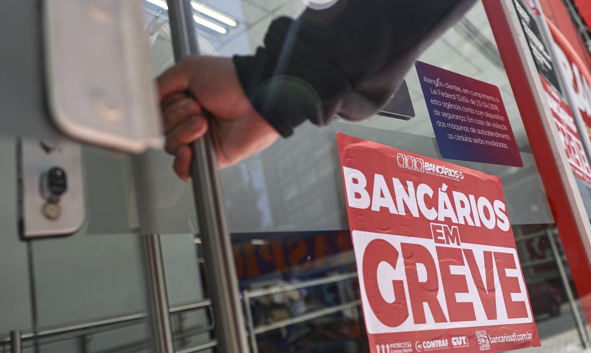 Bancários farão paralisação de 24 horas nesta quinta-feira