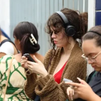 Desigualdades marcam formalização do trabalho entre jovens brasileiros