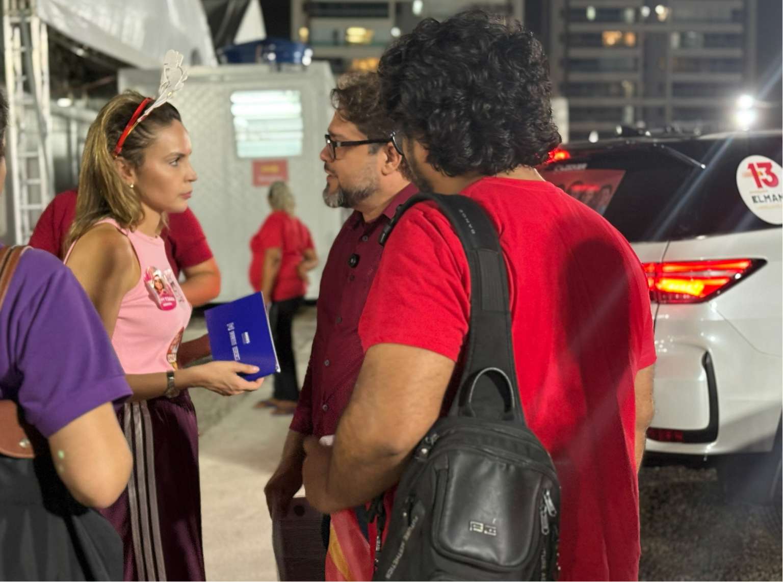 ELEIÇÕES – Sinduece entrega ‘Dossiê 5%: Uma Dívida Histórica’ à Gabriella Aguiar, candidata ao cargo de vice-governadora do Ceará