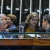 Oposição tenta esvaziar debate sobre fim da 6×1, mas discussão segue no Senado; Lula cobra posição de Flávio