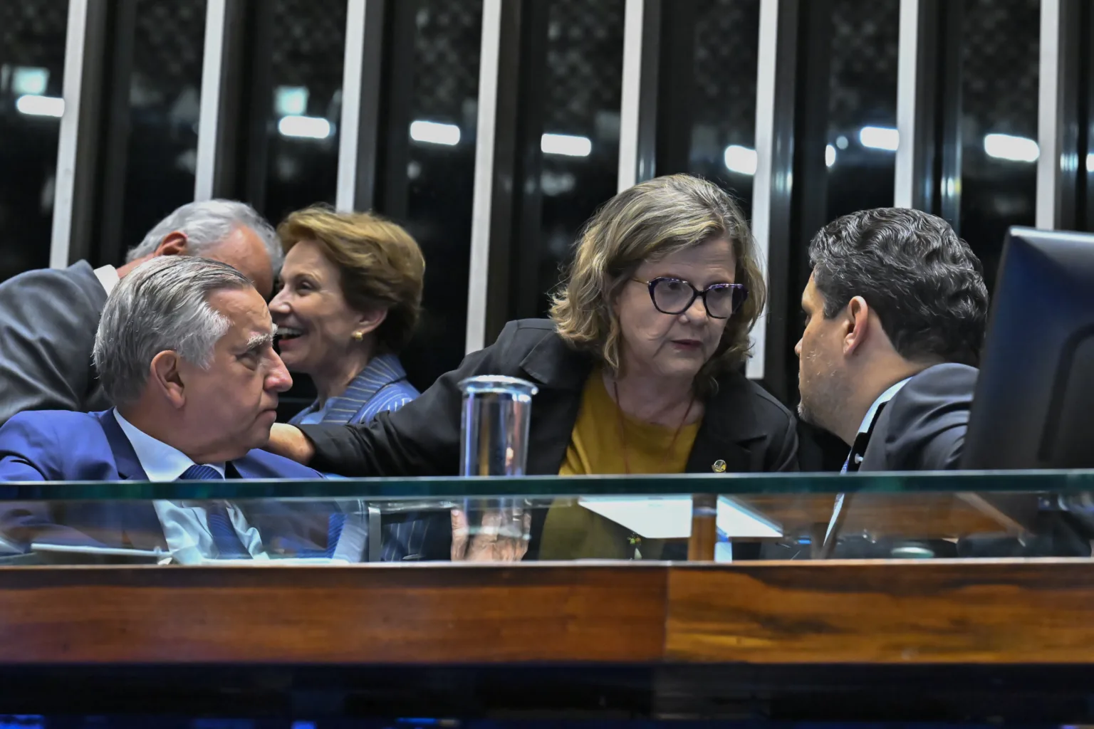 Oposição tenta esvaziar debate sobre fim da 6×1, mas discussão segue no Senado; Lula cobra posição de Flávio