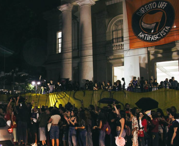 Estudantes vão às ruas de todo o país contra a extrema direita e pela reeleição de Lula