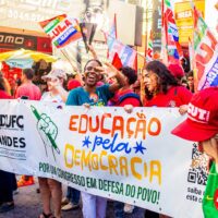 PARTICIPAÇÃO DEMOCRÁTICA — Educação realiza ato a favor da democracia e pela candidatura de Lula no segundo turno