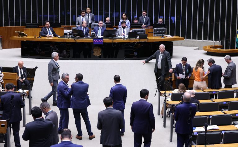 Câmara aprova MP 1375 com emenda do SINAL que assegura nível superior para Técnicos