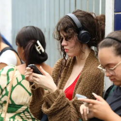 Número de jovens sem trabalho e fora da escola cai ao menor nível em 10 anos